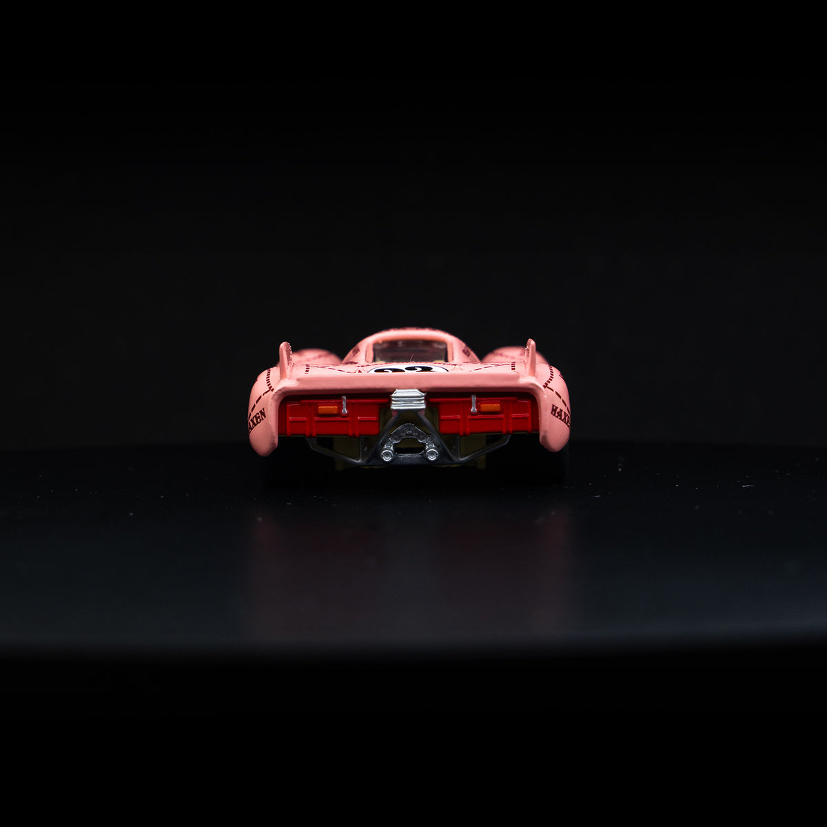 1:64 GT Autos Porsche Pink Pig 917